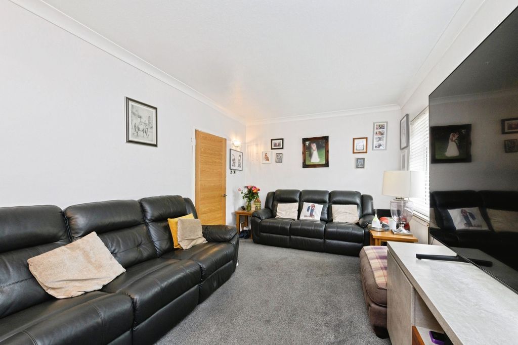 Property photo 2 of 17 Photo