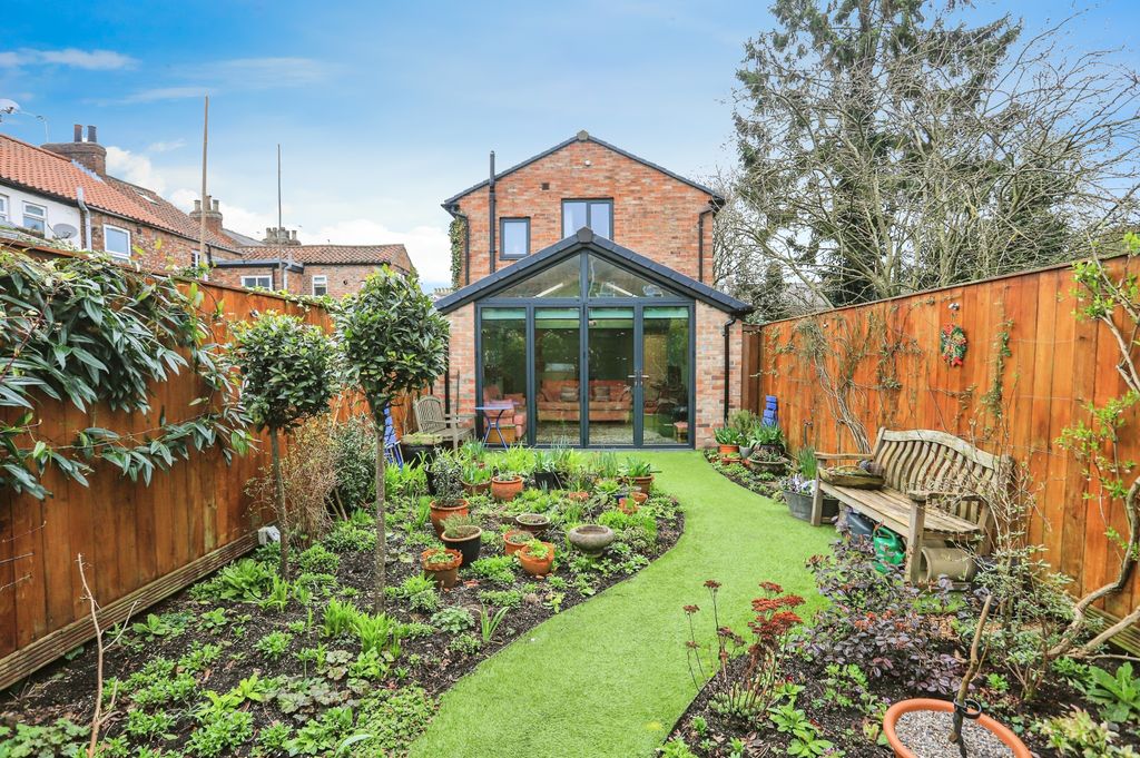 Property photo 1 of 15 Photography