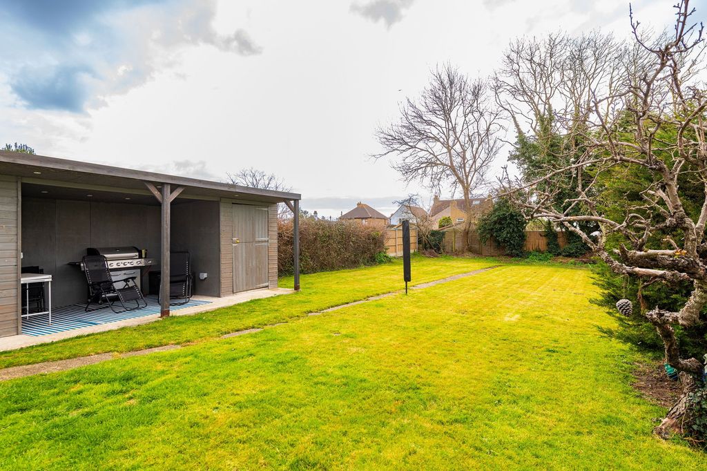 Property photo 1 of 27