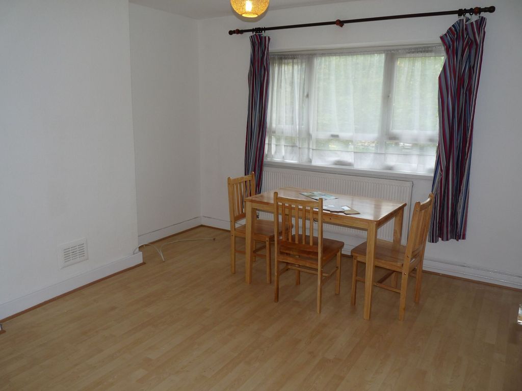 Property photo 2 of 6 Through-Lounge