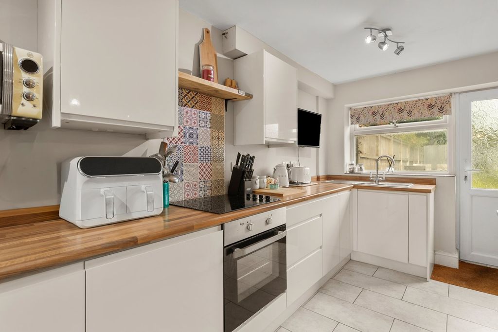 Property photo 3 of 18