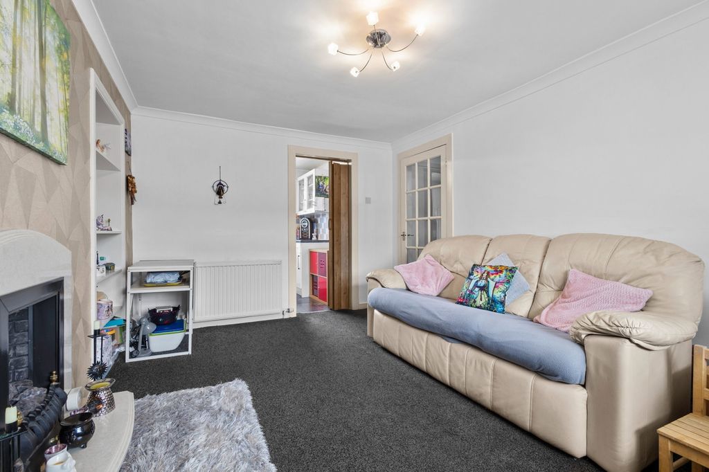 Property photo 3 of 27