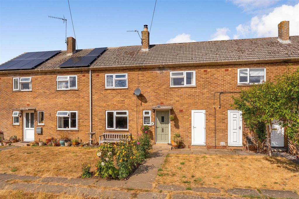 Property photo 1 of 20 4 Astral Row, Greatworth-2.Jpg
