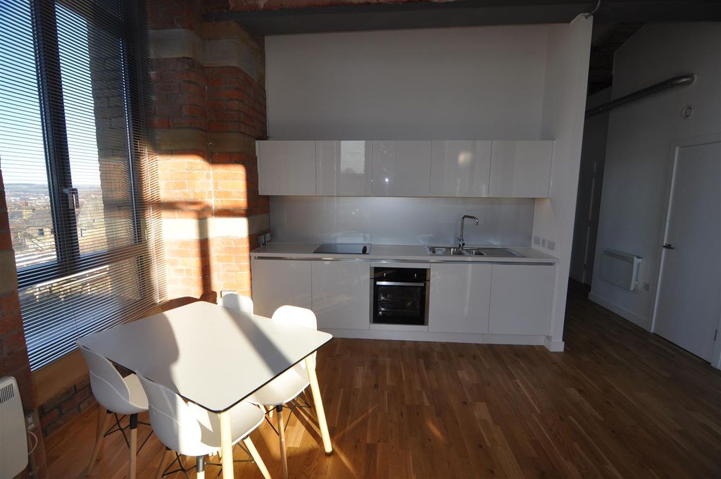 Property photo 2 of 6 Kitchen / Lounge