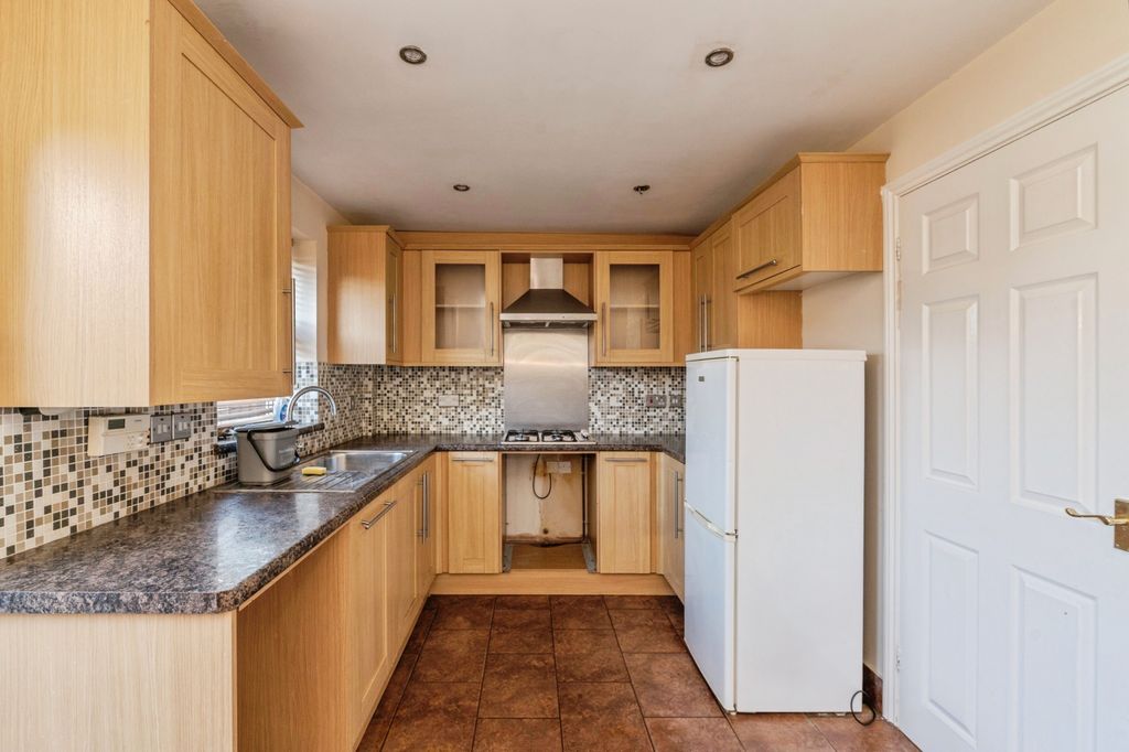 Property photo 3 of 13