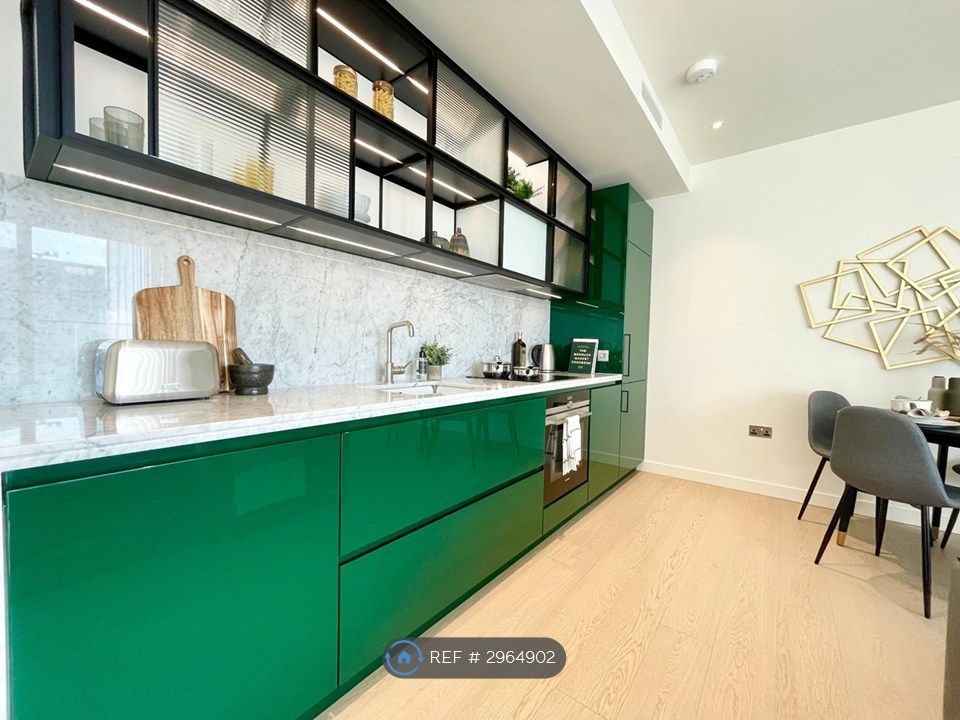 Property photo 2 of 8 Canary Wharf One Bedroom Flat