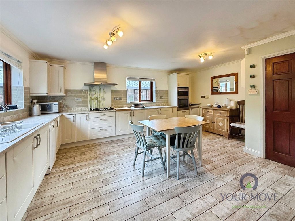 Property photo 2 of 19 Kitchen