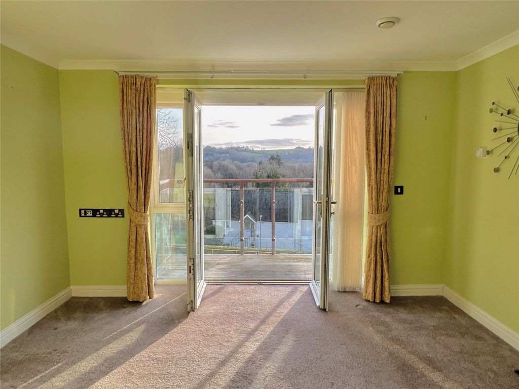 Property photo 2 of 15 Picture No. 16