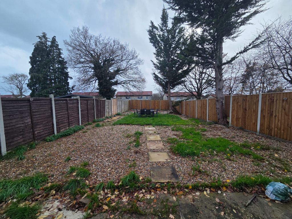 Property photo 2 of 17 Garden