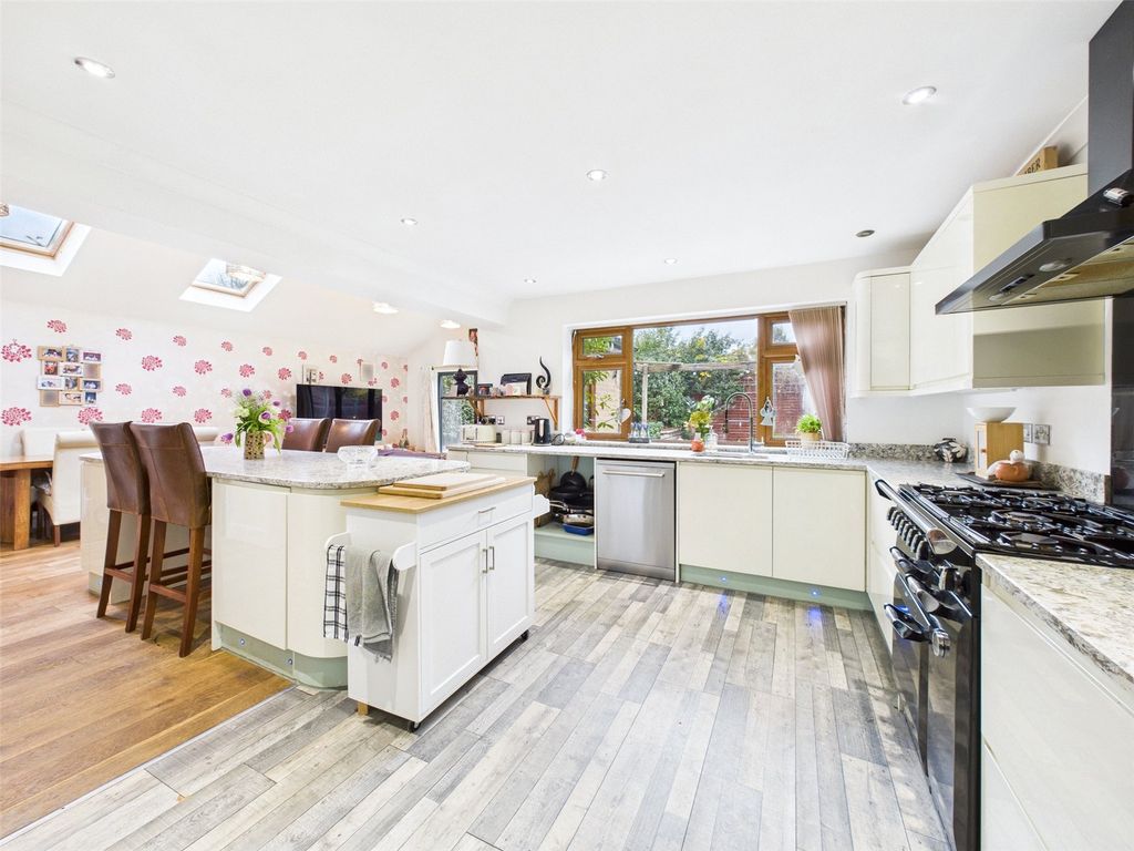 Property photo 3 of 22 Picture No. 18