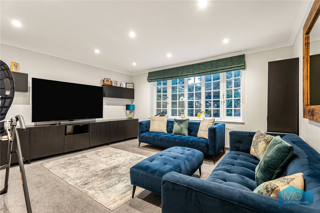 Property photo 3 of 16 Picture No. 11