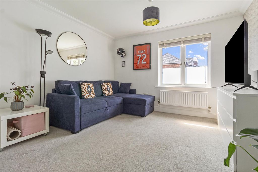Property photo 3 of 16 7 Montague House-010.Jpg
