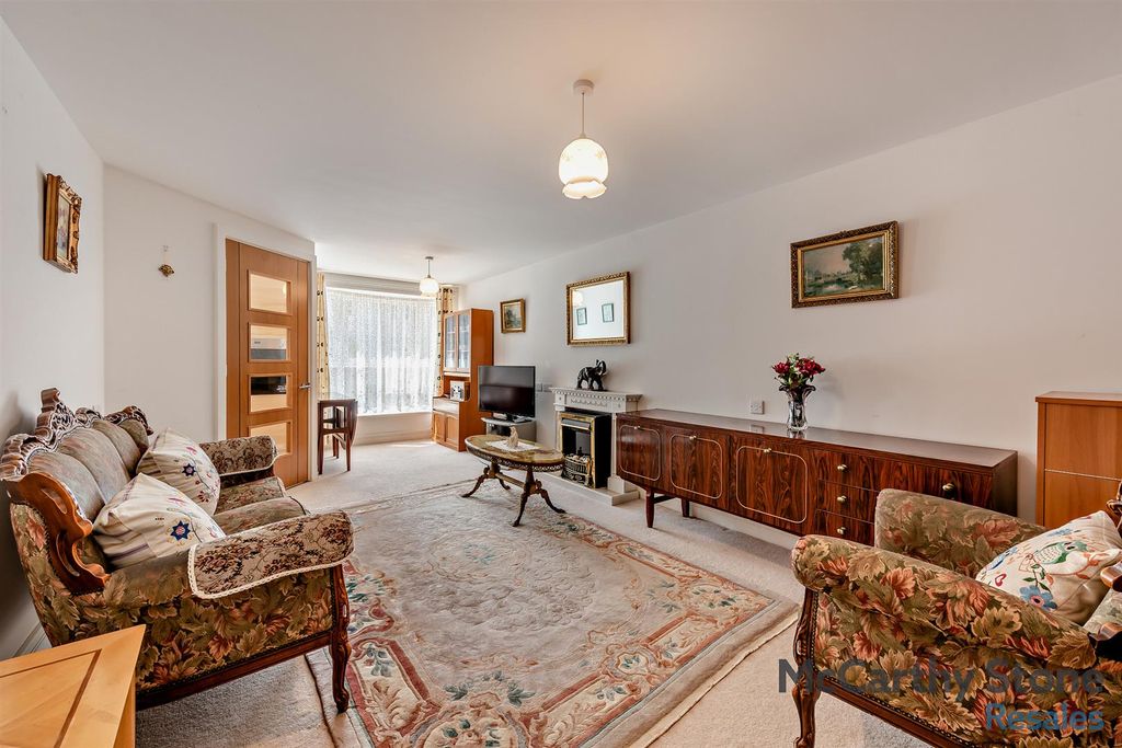 Property photo 2 of 22 8695978-Interior04-800.Jpg