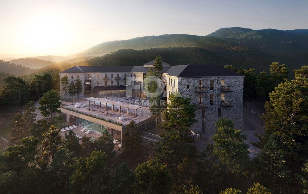 Property photo 1 of 8 Stunning 3-Bedroom Villa For Sale With Expansive Design And