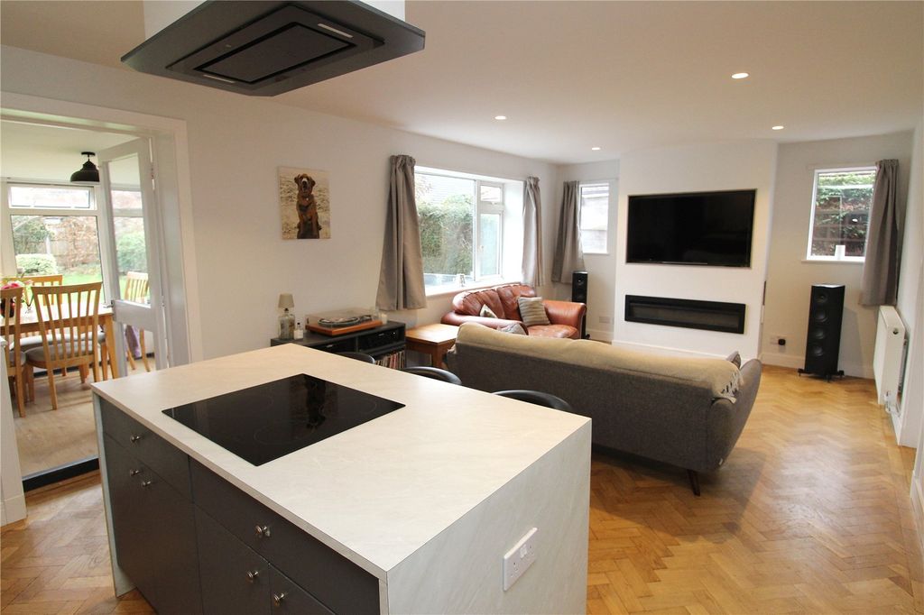 Property photo 2 of 19 Picture No. 15