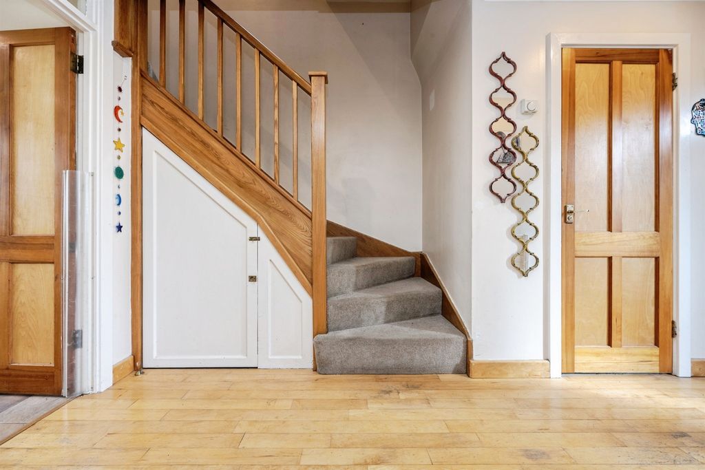 Property photo 2 of 23