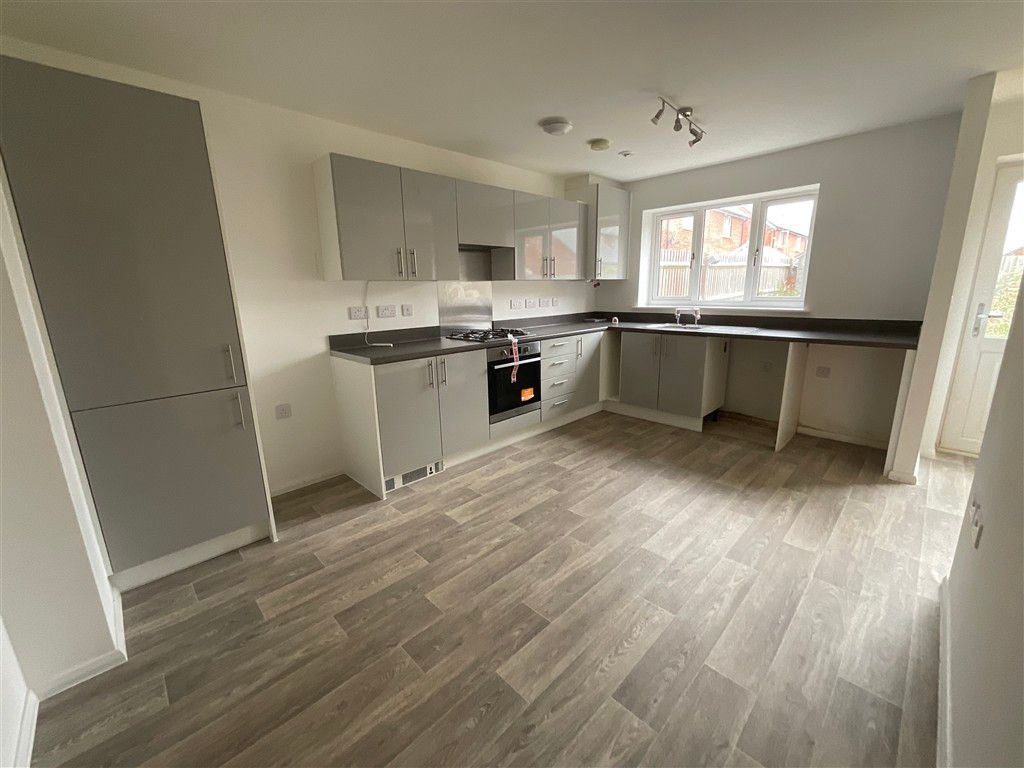 Property photo 3 of 6 Kitchen