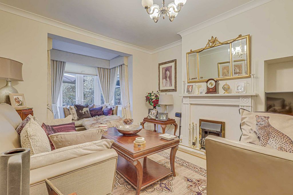 Property photo 3 of 32