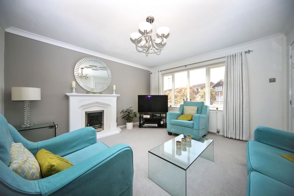 Property photo 2 of 25