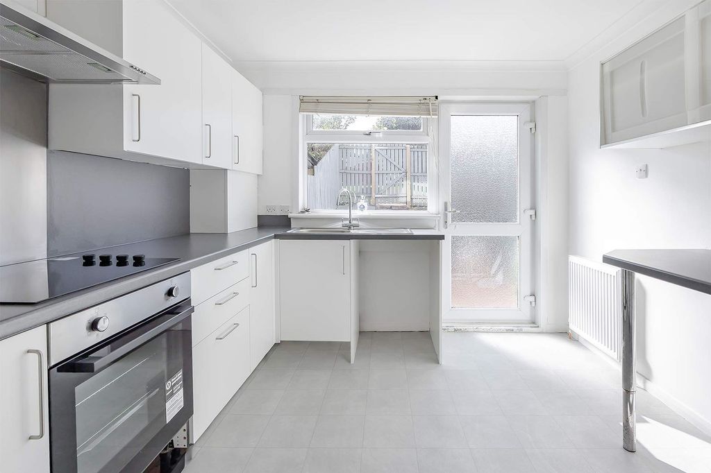 Property photo 3 of 14 Kitchen