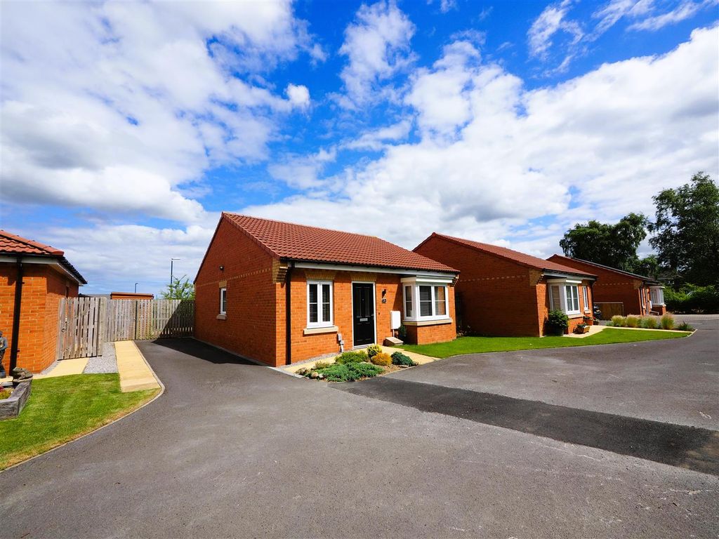 Property photo 1 of 12 External