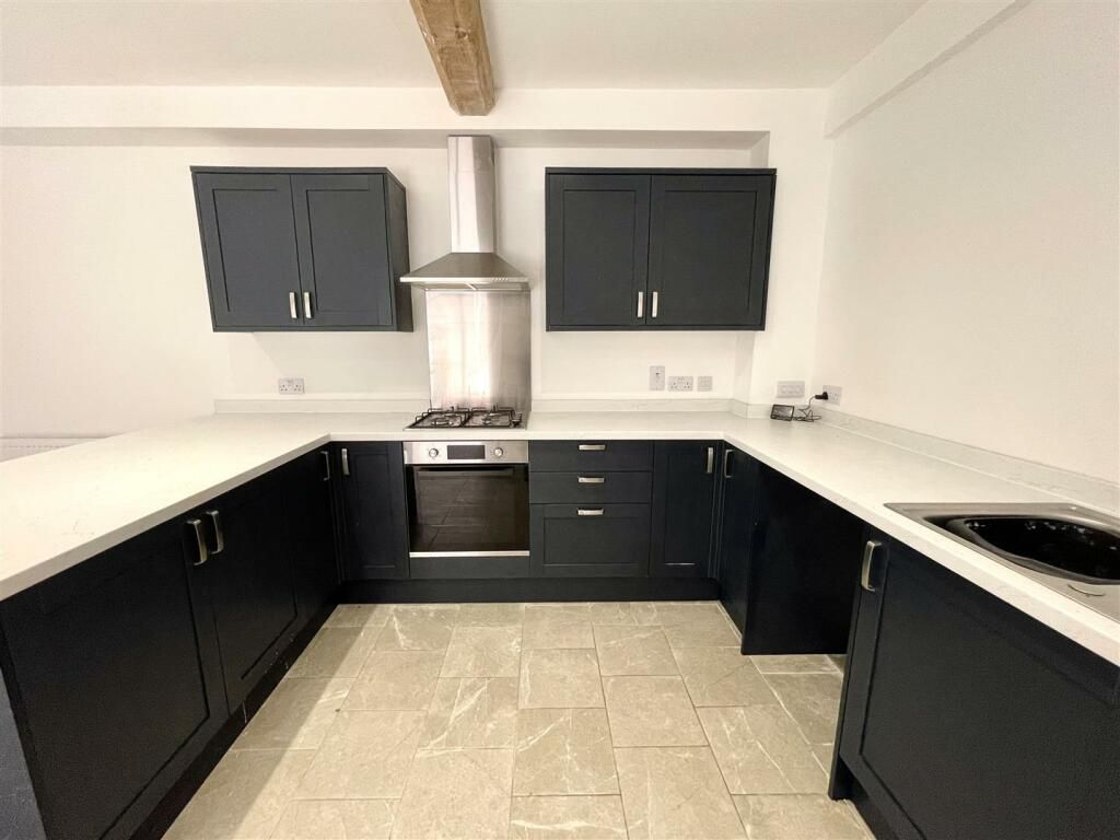 Property photo 3 of 5 Kitchen