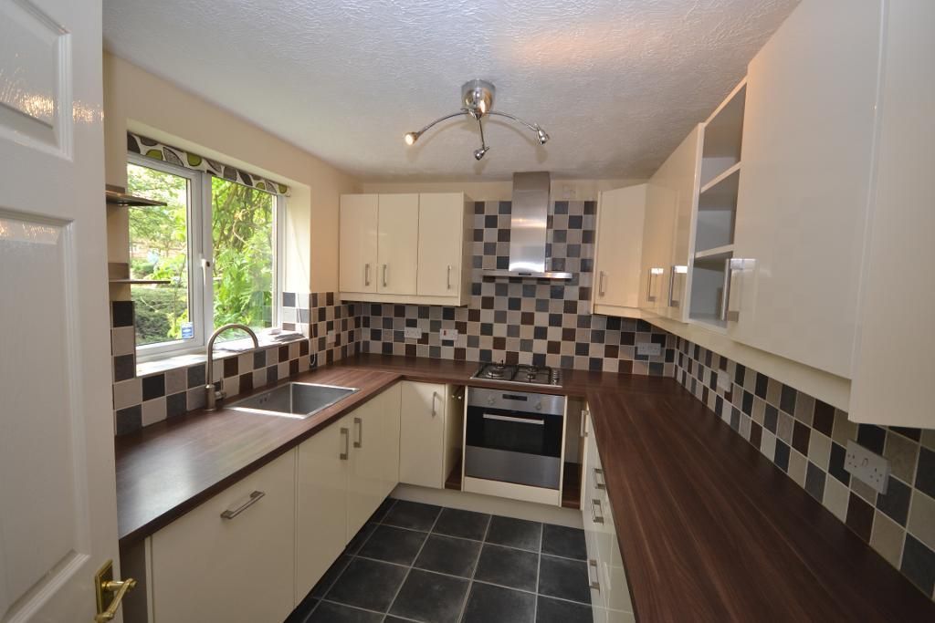 Property photo 2 of 10 Kitchen