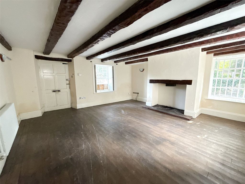 Property photo 2 of 12 Lounge