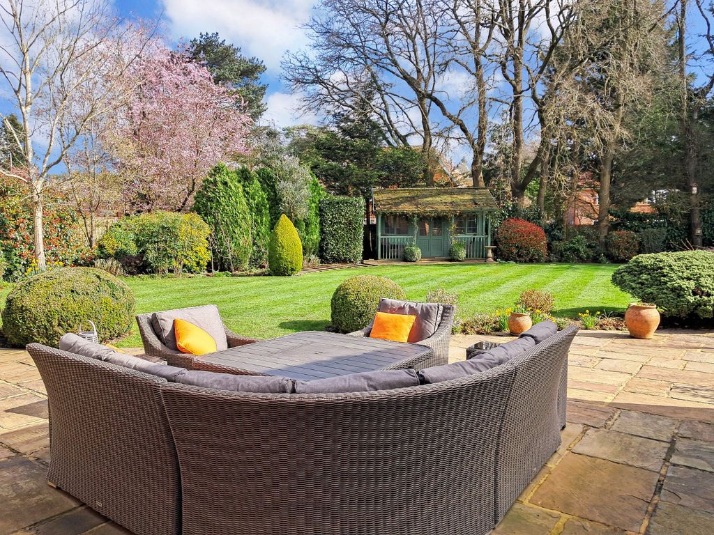 Property photo 2 of 21 Gardens