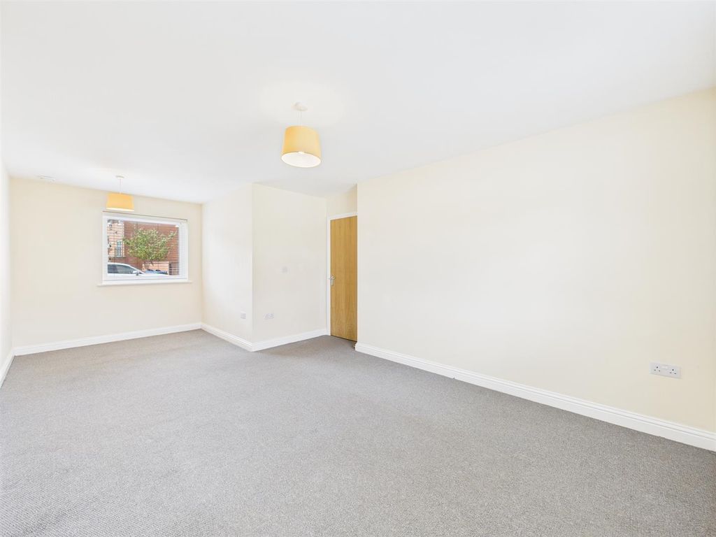 Property photo 3 of 9 Cam04907G0-Pr0244-Still014.Jpg