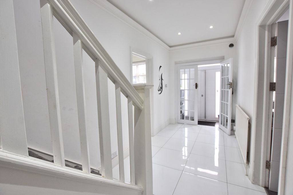 Property photo 3 of 26 Hallway