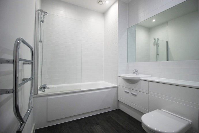 Property photo 3 of 8 Bathroom 