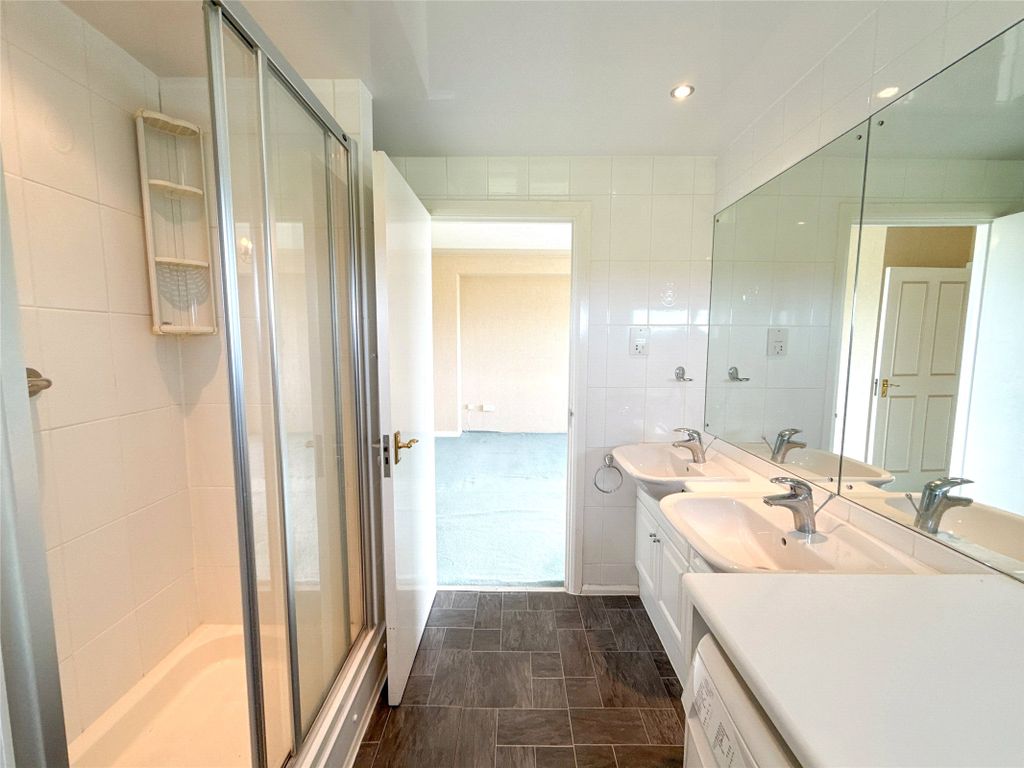 Property photo 3 of 38 En-Suite