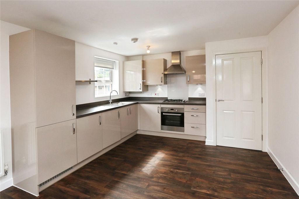 Property photo 2 of 8 Kitchen