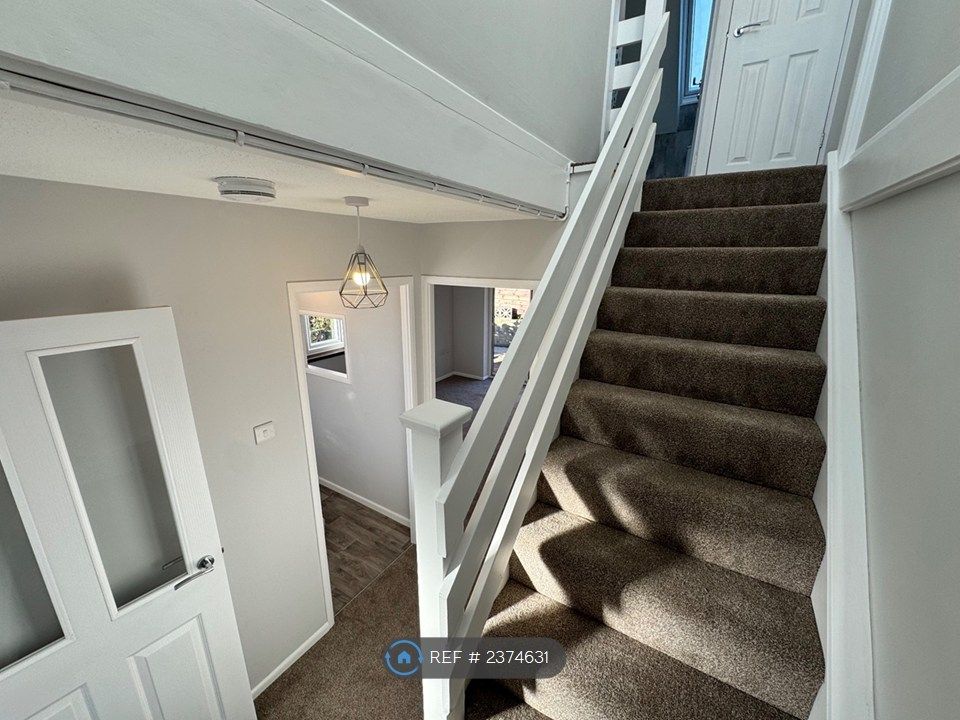 Property photo 3 of 13 Hall