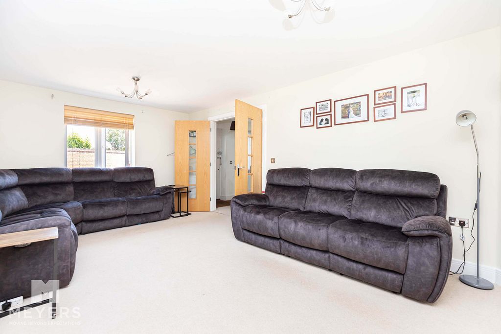 Property photo 3 of 24