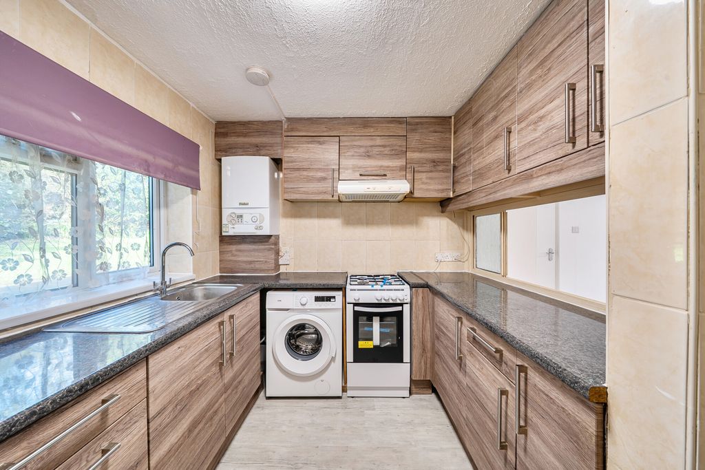 Property photo 2 of 20 1434523-5-69c5348...