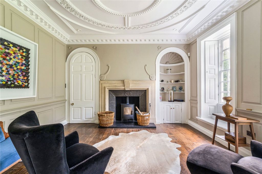 Property photo 3 of 17 Sitting Room