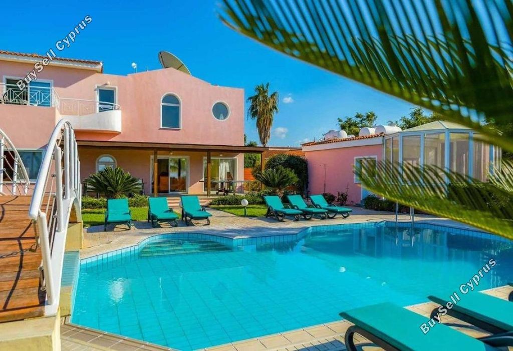 Property photo 2 of 18