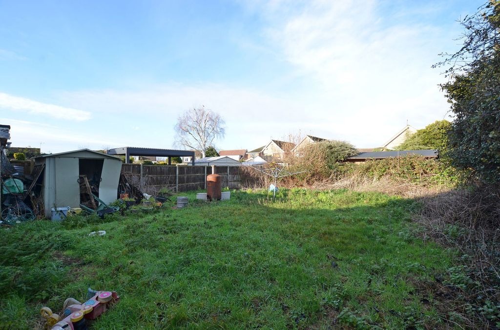 Property photo 3 of 8 3 - Garden