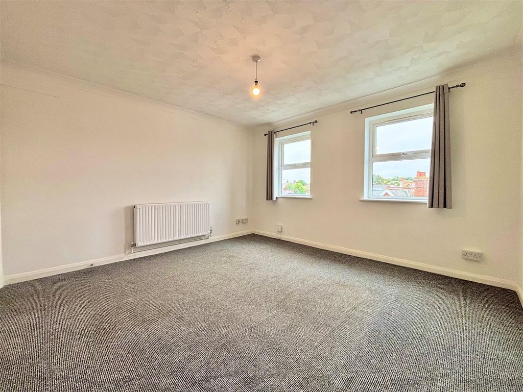 Property photo 2 of 9 Living/Dining Room