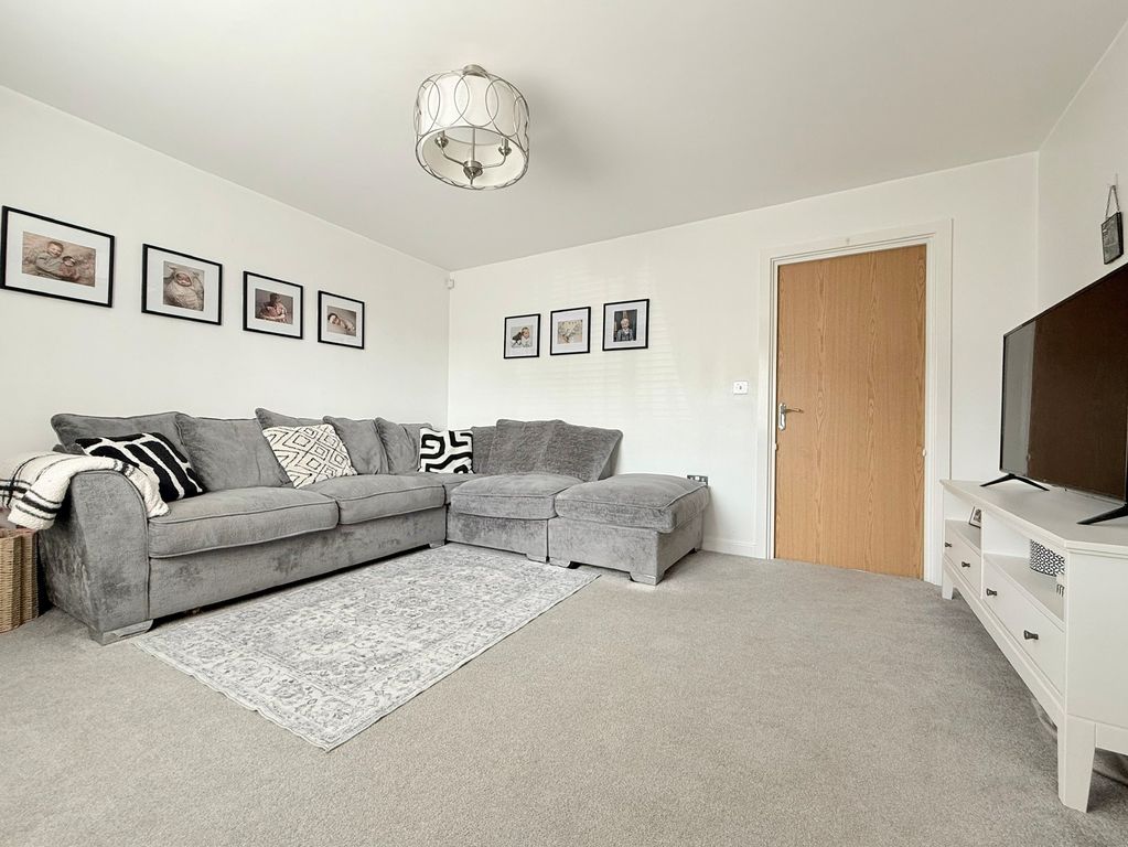 Property photo 3 of 28