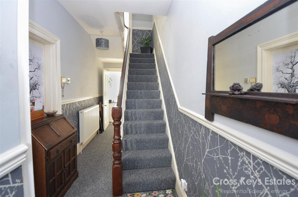 Property photo 3 of 25 Hallway