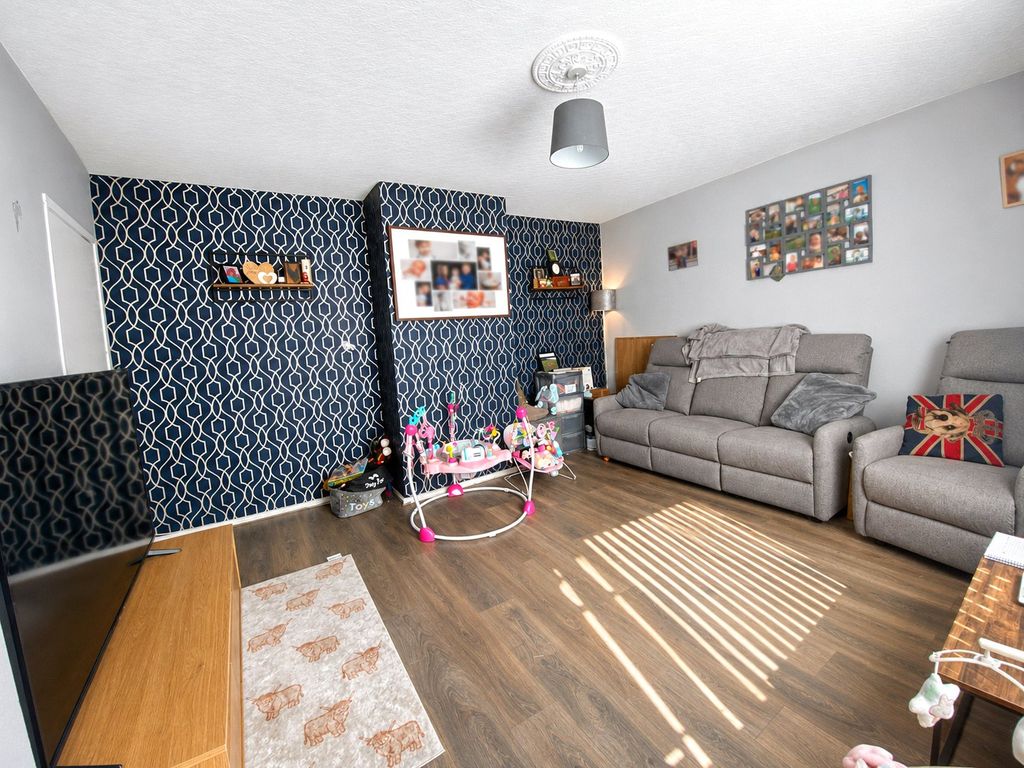 Property photo 3 of 12 Lounge