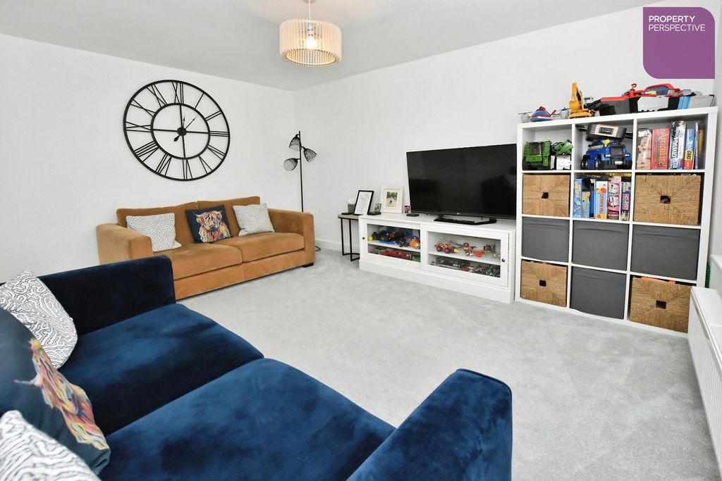 Property photo 3 of 17 Lounge