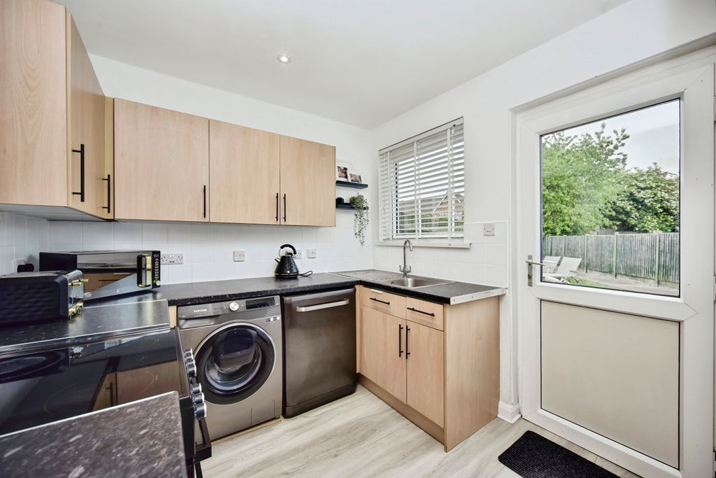 Property photo 3 of 20 Kitchen