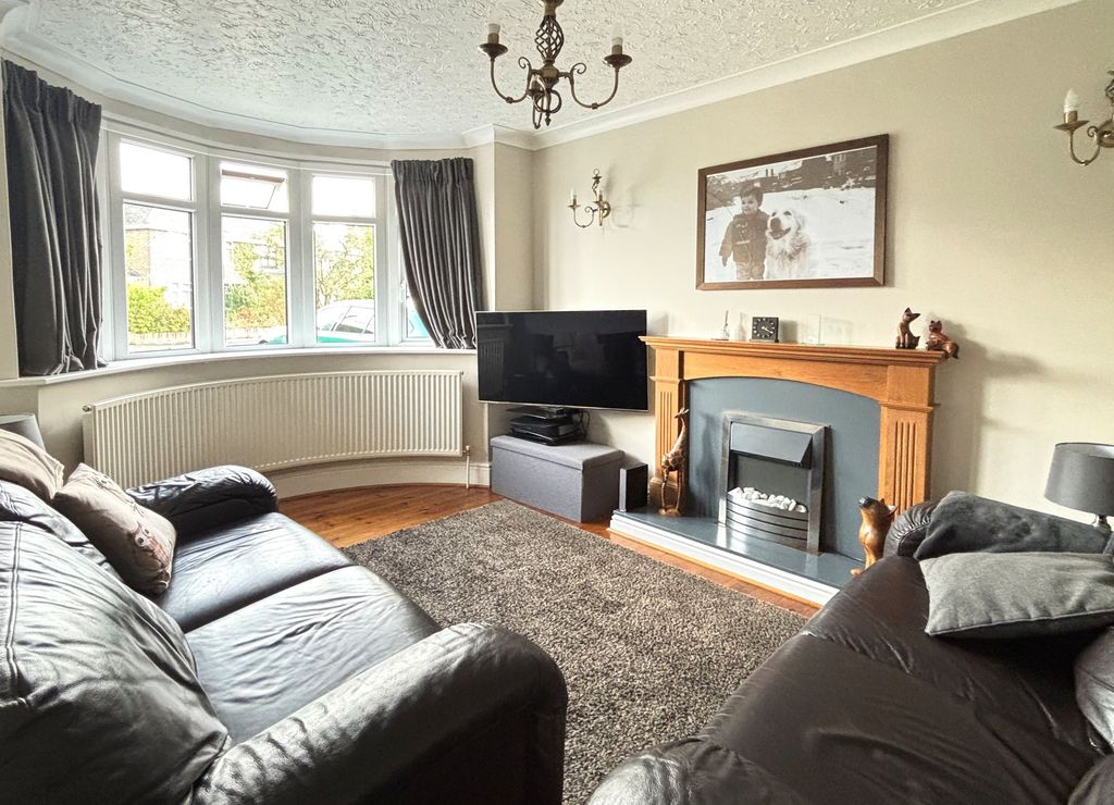 Property photo 2 of 16 Sitting Room