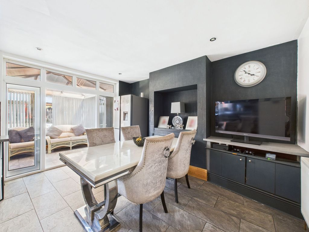 Property photo 3 of 17 Dining Area
