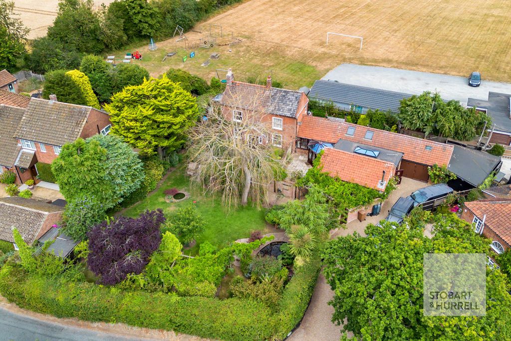 Property photo 2 of 37 Front Aerial