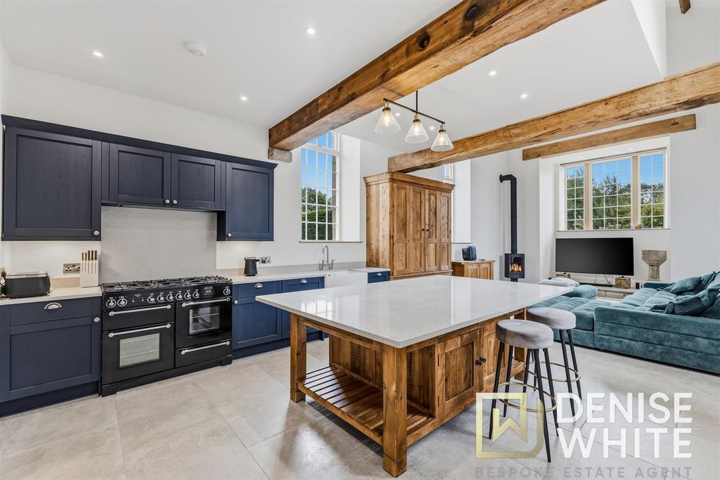 Property photo 2 of 43 Living Kitchen